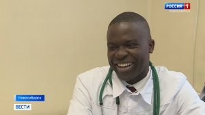 Врач-терапевт из Африки работает в одной из поликлиник Новосибирска