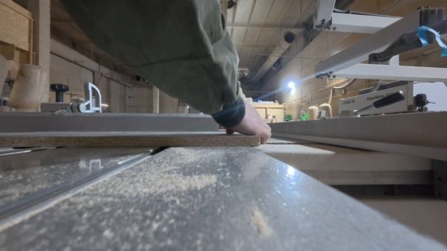 В столярной мастерской