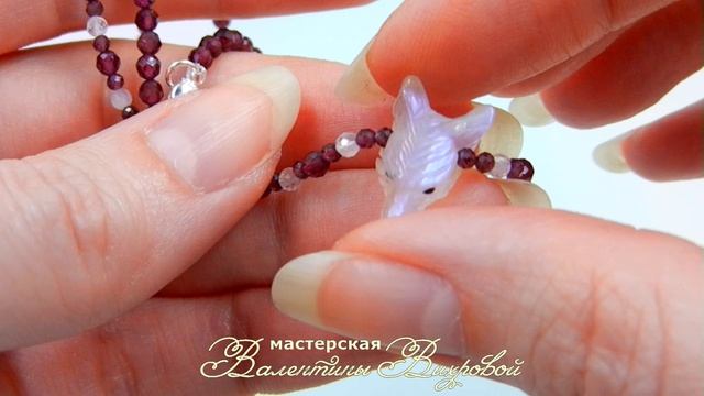 Волк, чокер - оберег, лунный камень и гранат альмандин