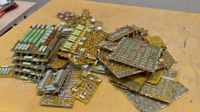 В разборе РАДИОПРИЕМНИК Р-399А КБ1А и БЛОК ПИТАНИЯ РБ2А