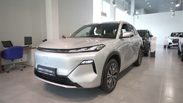 Geely EX5 EM-i. Серебристый металлик.