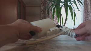 Клапан подачи воды в бачок унитаза старого образца.