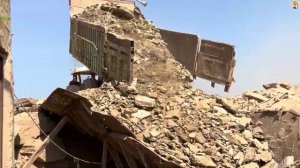 Строительство, дробление щебёнки