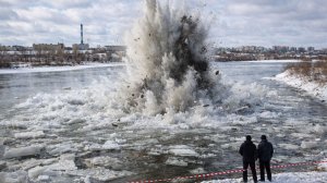 Лед на реках подрывают в Петропавловске в рамках подготовки к весенним паводкам