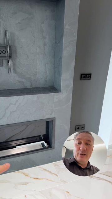 Эффектная кухня в прекрасной гостиной и видами на Москву реку