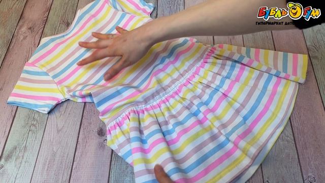 Платье Lanson Kids хлопковое с принтом кошечки и разноцветными полосами белое - видео