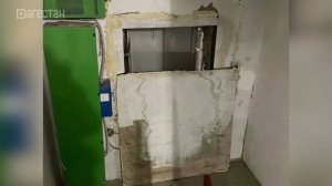 В Махачкале сломали стену, чтобы вытащить людей из лифта