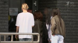 Ученики и учителя одной из самых дорогих школ Москвы внезапно оказались на улице.