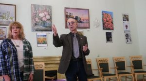 Евгений Скоблов награждает грамотой Ольгу Карагодину. ДК Гайдаровец. 16 марта 2026