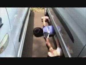 Мальчик на шпагате. Вот это растяжка у пацана!