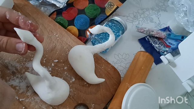 КАК СДЕЛАТЬ ЛЕБЕДЕЙ ИЗ МАСТИКИ ДЛЯ УКРАШЕНИЯ ТОРТА 