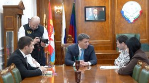 Мэр Махачкалы вручил участнику СВО ключи от нового автомобиля