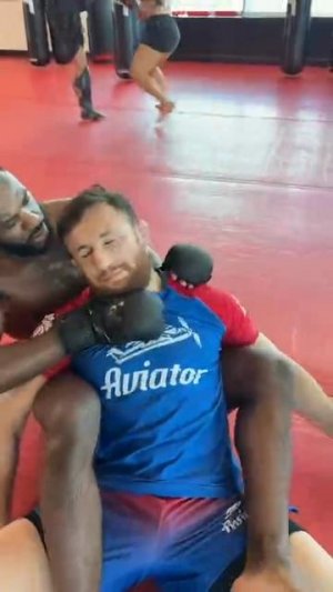 😄Мераб подался в юмористы.