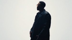 Нас и Примо наводят свои порядки в офисном здании в новом видео на трек «GiT Ready»