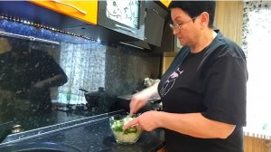 ЖИЗНЬ В СЕЛЕ:/2 часть/ТАКОЙ САЛАТ СТОИТ ПРИГОТОВИТЬ