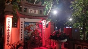 Яркие вьетнамские храмы!