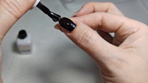 Чёрные Маникюр себе одной левой.