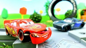 МУЛЬТИКИ ПРО МАШИНКИ 🚗 МОЛНИЯ МАКВИН ПОПАЛ В НЕПРИЯТНУЮ СИТУАЦИЮ. РЕМОНТ ПРЯМО ПОСРЕДИ ТРАССЫ