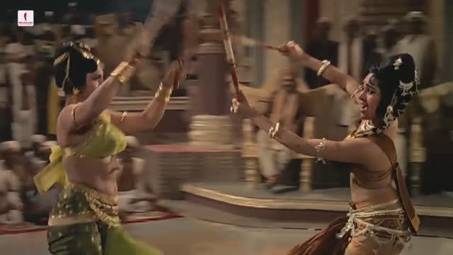 Amrapali — яркий мощный индийский танцевальный баттл