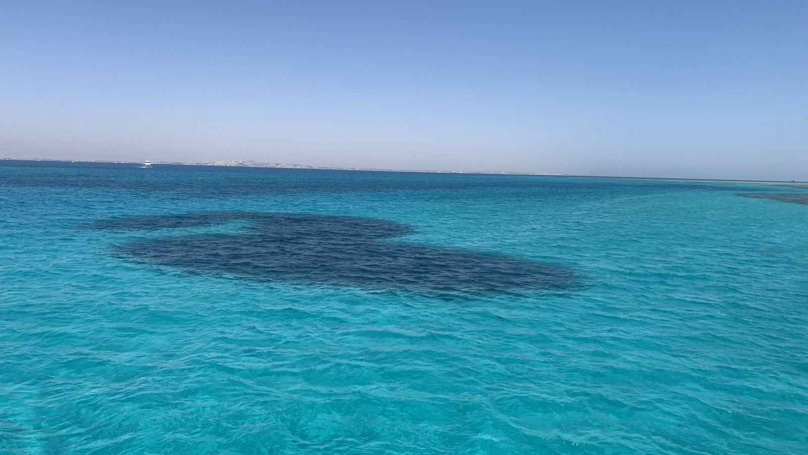 Чудесное Красное море, песчаная коса, дикий пляж