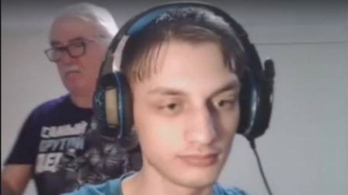 Типыч и человек с золотым пистолетом.