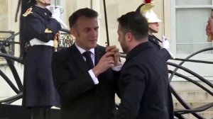 Зеленский пытается напомнить своим европейским спонсорам про Украину.