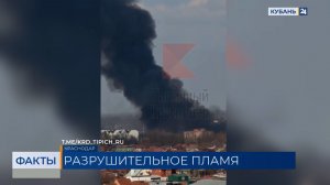 Камыши загорелись на Ростовском шоссе в Краснодаре, огонь охватил 400 кв. метров