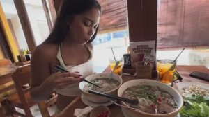 Беженец🇮🇩Бали. ЛЮБИМЫЙ ВЬЕТНАМСКИЙ РЕСТОРАН СИНДИ. БЕЗУМНЫЙ ЗАКАТ. СОБАКА ДРУЖИТ, НО НЕ СО МНОЙ