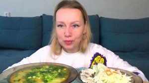 Мукбанг суп куриный с зеленю, сало, капуста квашенная! Еда вкуснота.