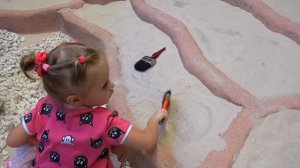 Влог: Настя едет в детский музей с горками и мишками тедди