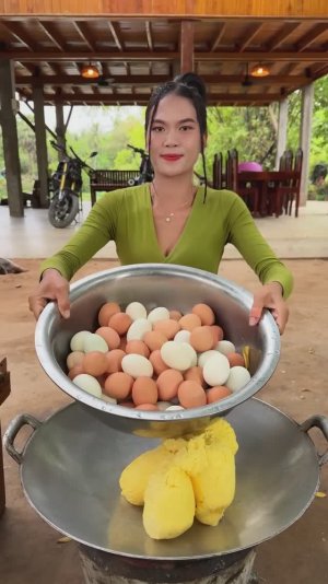 Потрясающий рецепт приготовления яичницы с маслом.