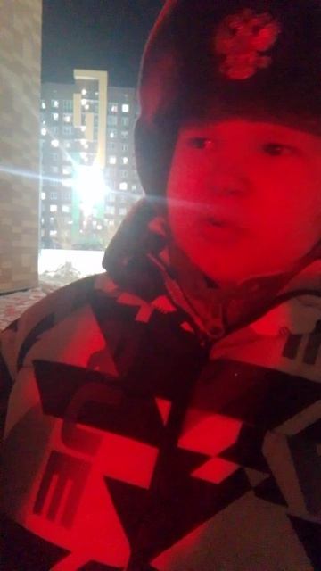 кровавая бубузьяна подглядывает