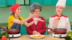 Розовая Еда vs Голубая Еда Челлендж _ Эпичная Битва с Едой от TeenChallenge