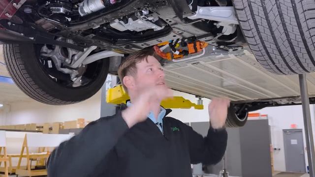 Chevy Blazer SS EV Hoist Review： Chassis, Suspension, and Cost Considerations смотреть онлайн