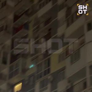Беспилотник ВСУ врезался в жилую многоэтажку в Краснодаре. Как рассказали SHOT жители дома, снача...