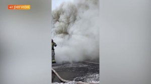 ОГНЕБОРЦЫ СПАСЛИ ЛЮДЕЙ ПРИ ПОЖАРЕ НА ШКОЛЬНОЙ В СТОЛИЦЕ КАМЧАТКИ • НОВОСТИ КАМЧАТКИ