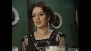 Мирдза Мартинсоне в детективе "Смерть под парусом"