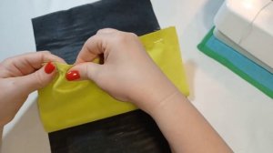 Шью подарок из ткани. Яркая вместительная косметичка из ткани .  Простая и удобная форма.