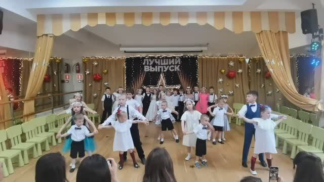 Прощание с малышами на выпускном