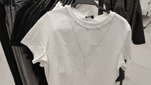 Джемпера платья футболки с бусами Подборка из O'STIN(Остин) для женского шкафа