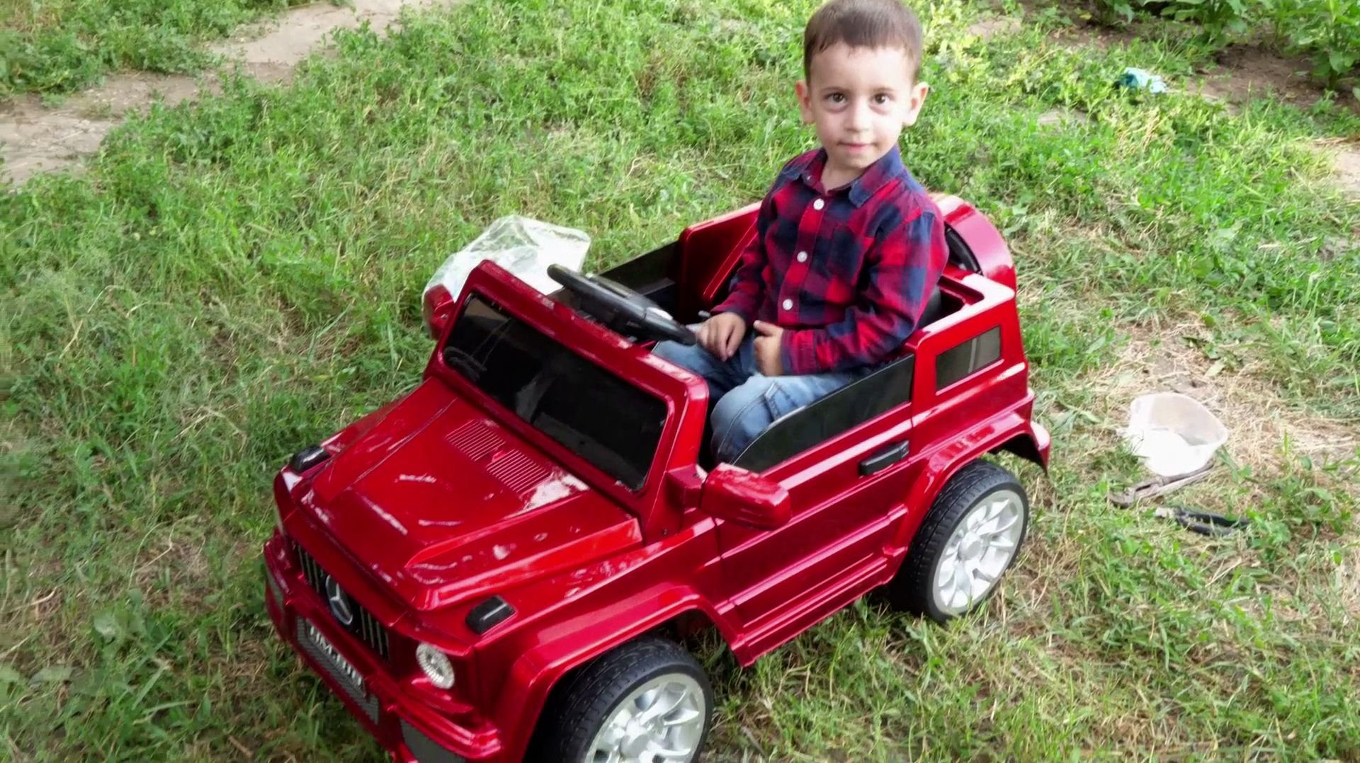 У Эрика новая машина. Он сам её собирал.