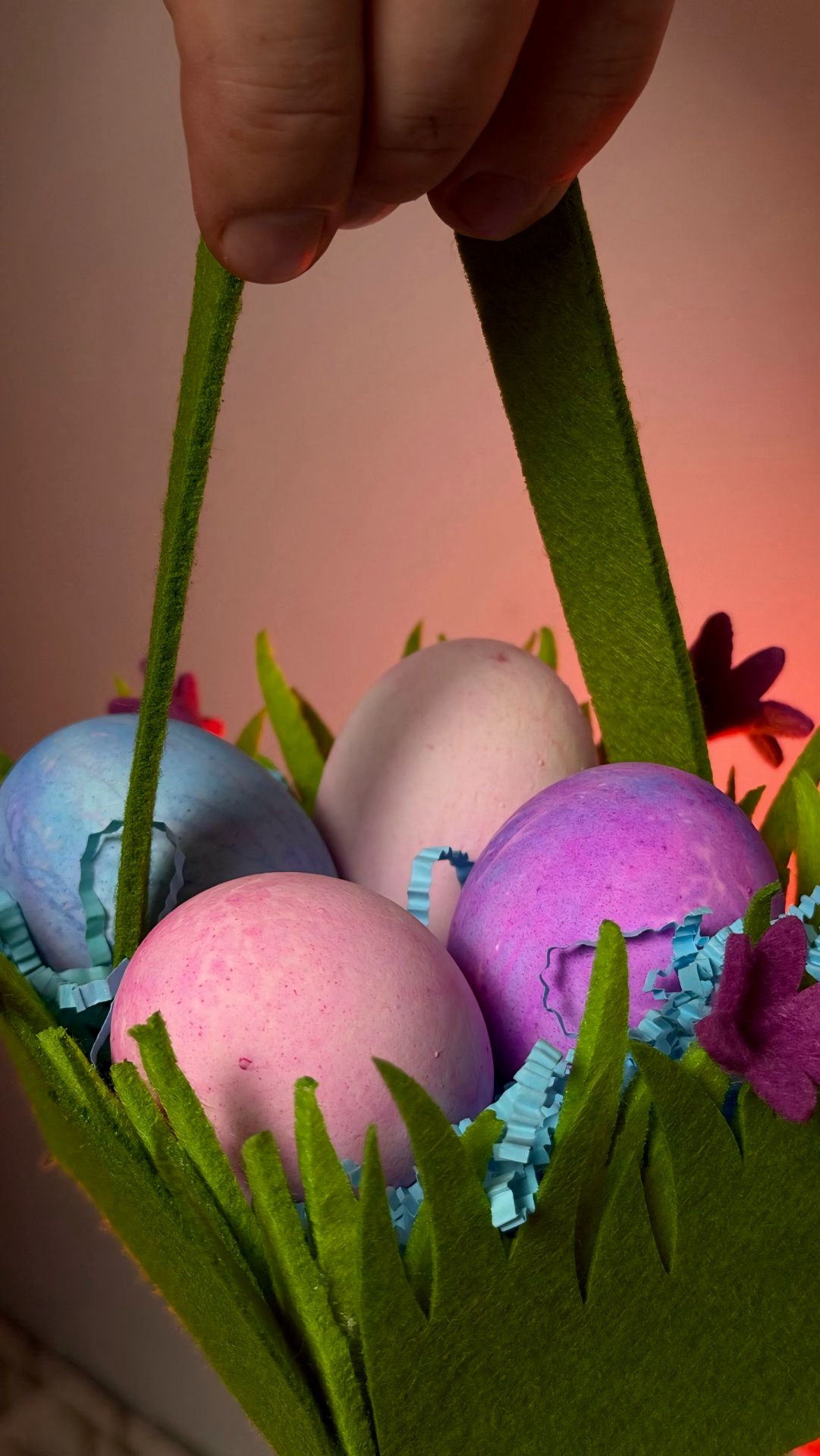 Красим яйца фломастерами