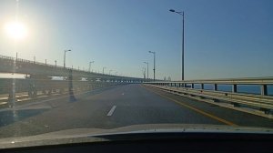 Едем по Крымскому мосту на Kia ceed sw, с одной стороны Азовское море с другой Черное