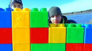 РОМА И ПАПА ИГРАЮТ В МАШИНКИ! МУЛЬТИК ПРО ХЕЛПИКА! РОМА И ХЕЛПИК 76 СЕРИЯ