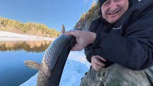 Рыбалка на боковой кивок. Открытие сезона житкой воды. Поймал щуку!
