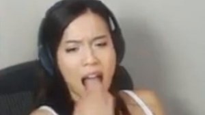 Маюми досуг (читает комменты)