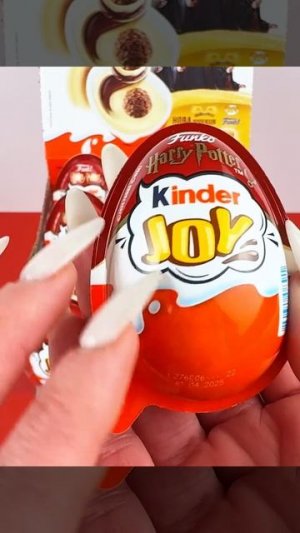 Распаковка целой коробки яиц-сюрпризов Kinder Joy по мотивам Гарри Поттера.