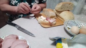 Завтрак со свежим хлебом,окрошечка на своем квасе и вкусный ужин.