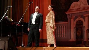 Евгения Красилова и Николай Дорожкин исполняют «Застольную» из «Травиаты». Орган — Игорь Гольденберг