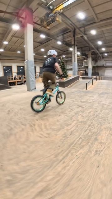 Андрюха в стриту на камеру 360